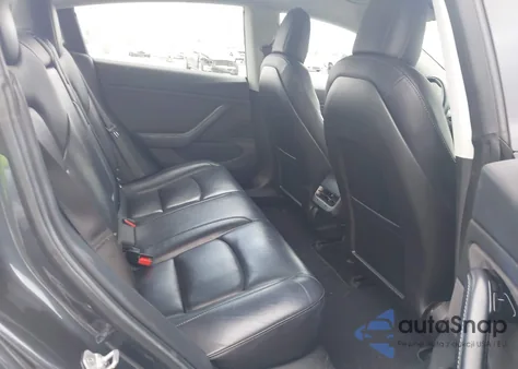 2018 Tesla Model 3 Long Range/Mid Range z USA, uszkodzony, nr VIN 5YJ3E1EA8JF023745